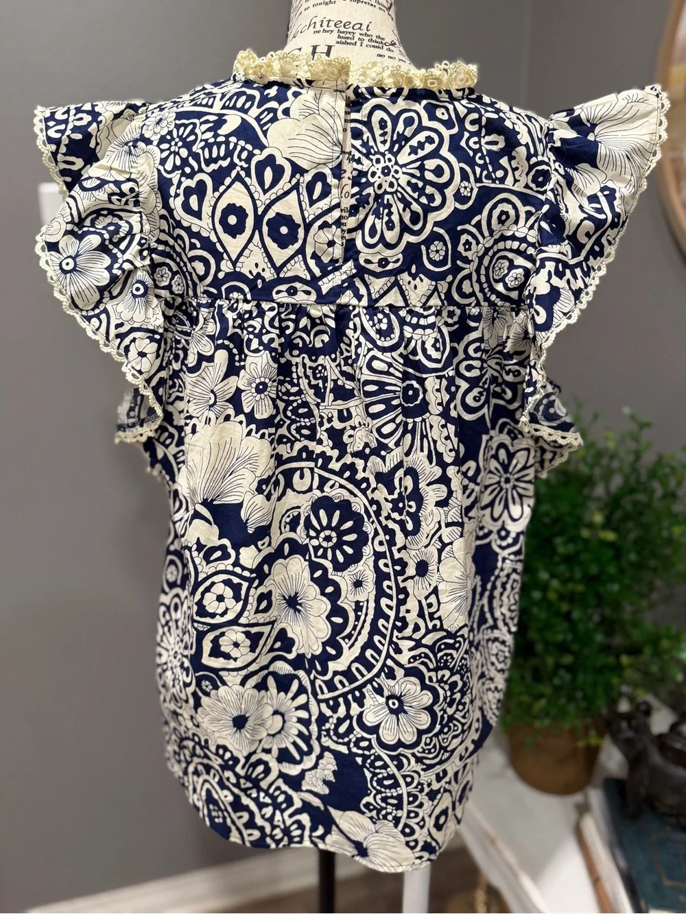 Umgee Navy and Cream Floral Lace-Trim Blouse - Picture 6 of 16